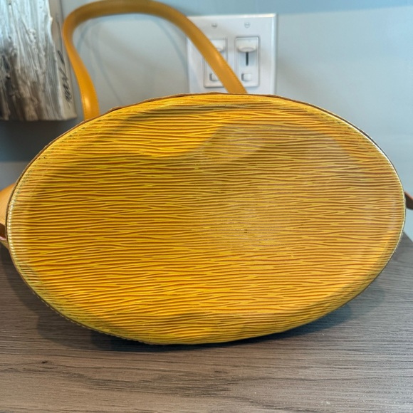 Louis Vuitton Epi St Jacques GM - Picture 12 of 17